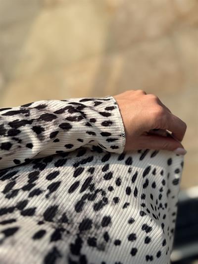 Desenli Krem Rengi Bluz