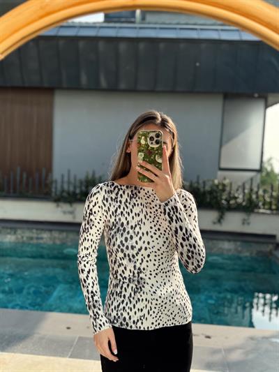 Desenli Krem Rengi Bluz