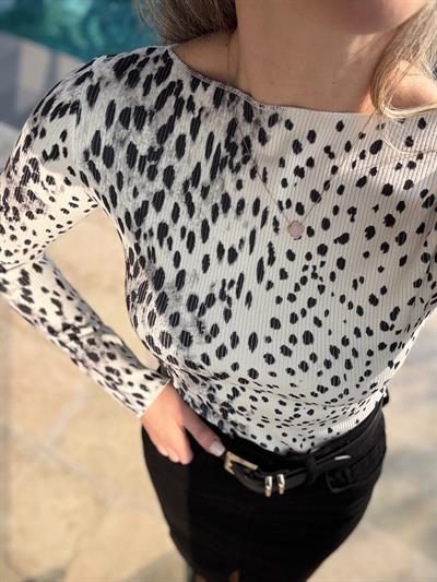 Desenli Krem Rengi Bluz