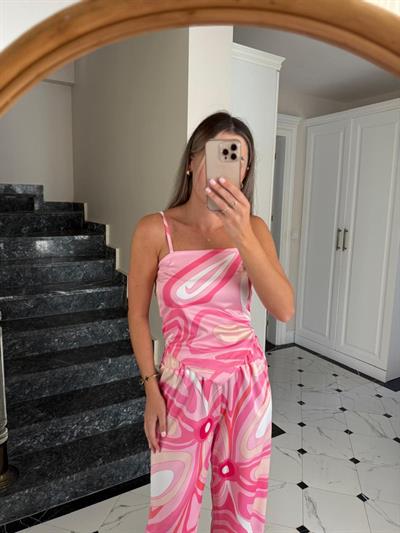 Desenli Pembe Askılı Bluz Pantolon Takım