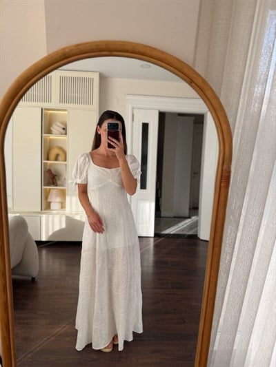 Diva Çiçek Nakışlı Beyaz Balon Kol Elbise