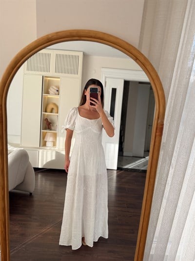 Diva Çiçek Nakışlı Beyaz Balon Kol Elbise