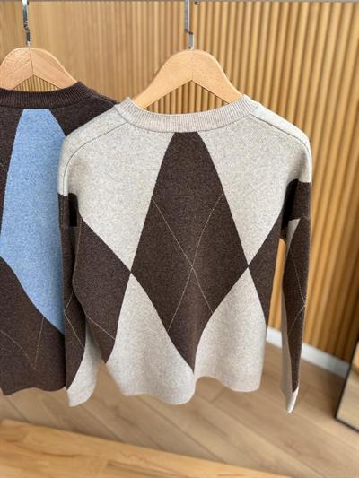 Düğmeli Bej-Kahve Baklava Desen Kazak