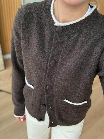 Ekru Biyeli Cepli Kahverengi Hırka