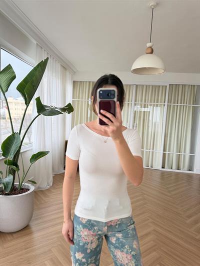 Ekru Kayık Yaka Kısa Kollu Body