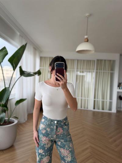 Ekru Kayık Yaka Kısa Kollu Body