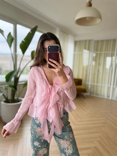 Fırfırlı Pembe Gömlek