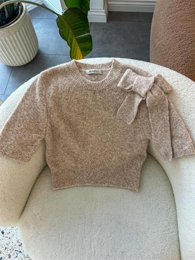 Fiyonk Detaylı Bej Yumoş Triko Kazak