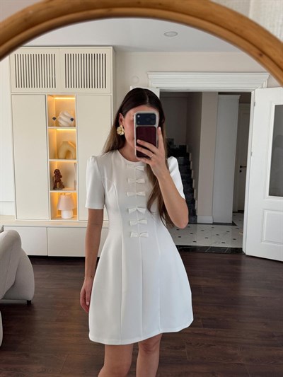 Fiyonk Detaylı Beyaz Elbise