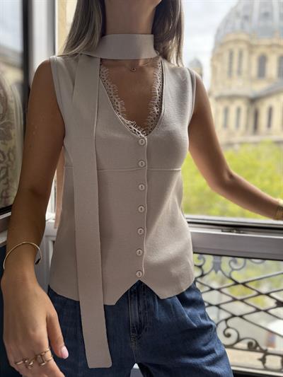 Fularlı Dantel Detaylı Bej Bluz