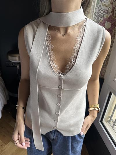 Fularlı Dantel Detaylı Bej Bluz