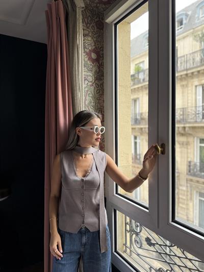 Fularlı Dantel Detaylı Vizon Bluz