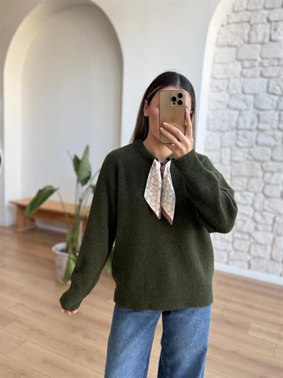 Fularlı Zümrüt Yeşili Kazak