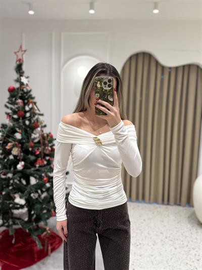 Gold Aksesuarlı Drapeli Ekru Bluz