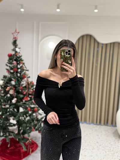 Gold Aksesuarlı Drapeli Siyah Bluz