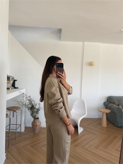 Gömleği Taş İşlemeli Bej Gabardin Takım