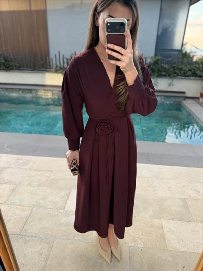 Gül Broşlu Bordo Elbise