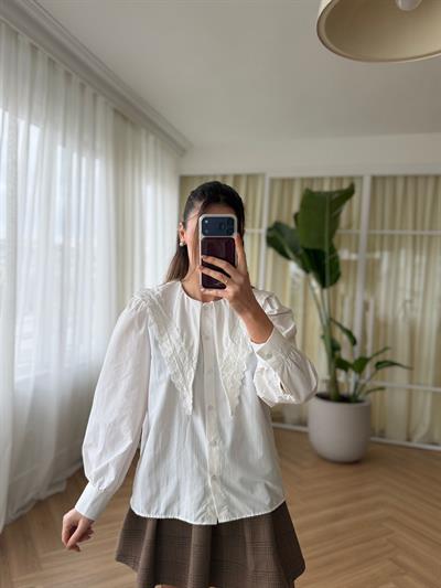 Güpür Yakalı Beyaz Gömlek