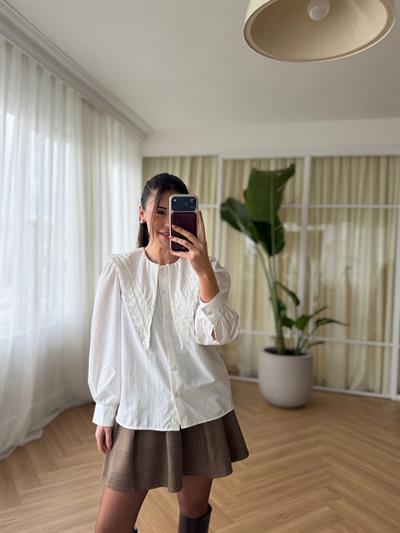 Güpür Yakalı Beyaz Gömlek