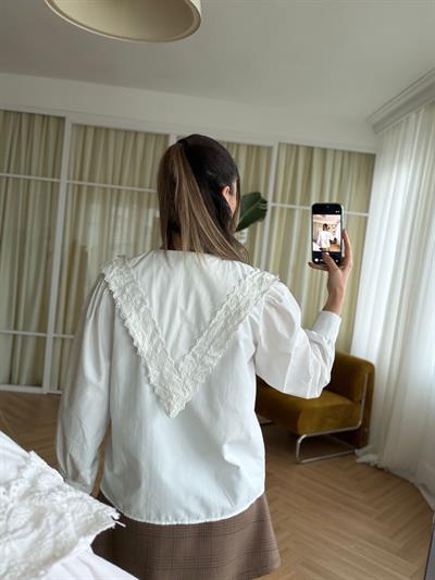 Güpür Yakalı Beyaz Gömlek