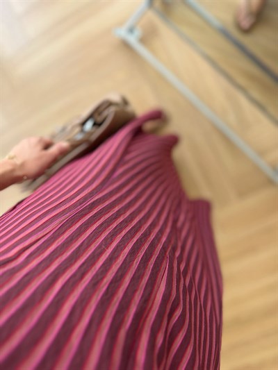 Güpür Yakalı Fermuarlı Bordo Elbise