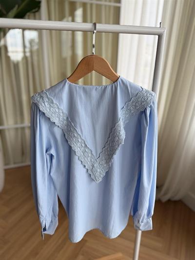 Güpür Yakalı Mavi Gömlek