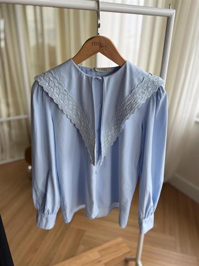 Güpür Yakalı Mavi Gömlek