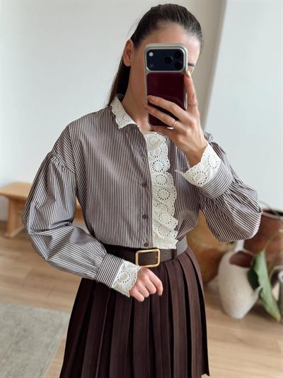 Güpürlü Çizgili Kahverengi Gömlek