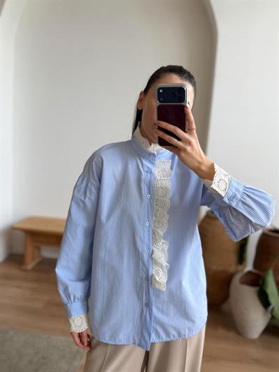 Güpürlü Çizgili Mavi Gömlek