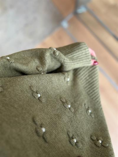 İncili Çiçek Figürlü Yeşil Kazak