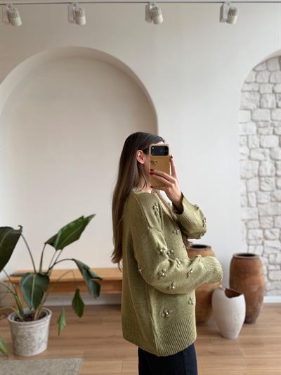 İncili Çiçek Figürlü Yeşil Kazak