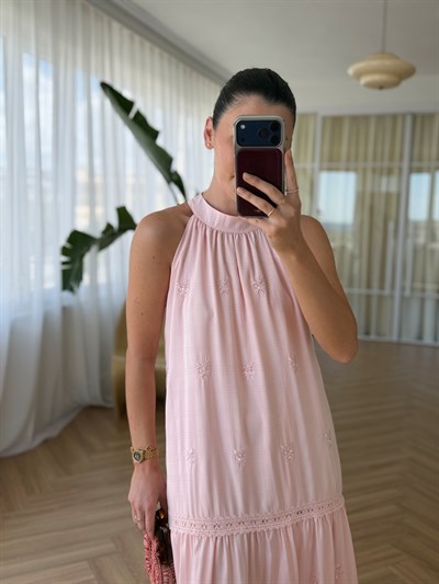 İşlemeli Halter Yaka Pembe Elbise