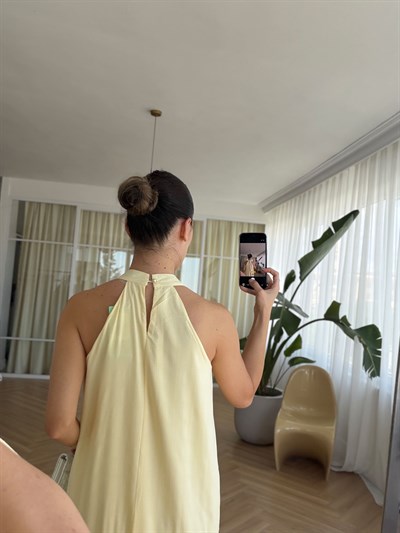 İşlemeli Halter Yaka Sarı Elbise
