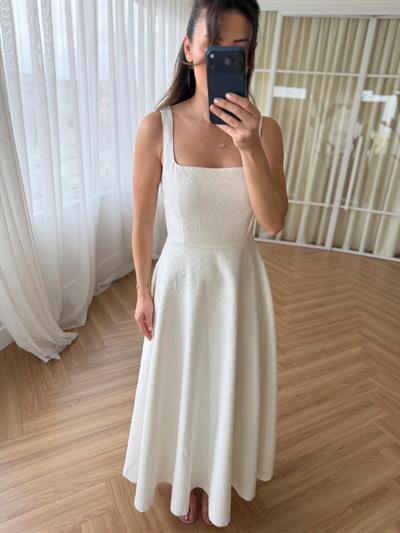 Jakarlı Ekru Elbise