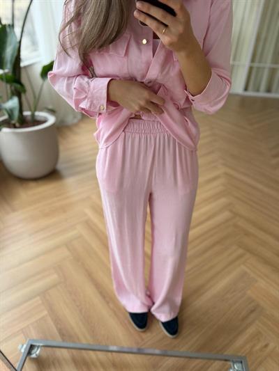 Jakarlı Pembe Takım