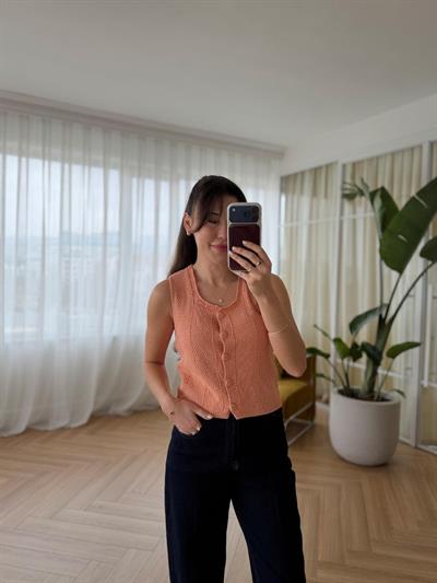 Kare Yaka Somon Renk Triko Yelek