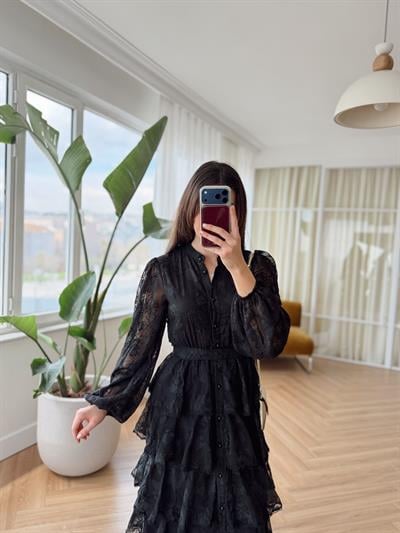 Kat Etekli Nakışlı Siyah Elbise