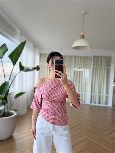 Kayık Yaka Asimetrik Çizgili Pembe Body
