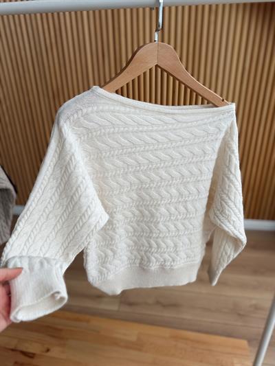 Kayık Yaka Saç Örgülü Ekru Kazak