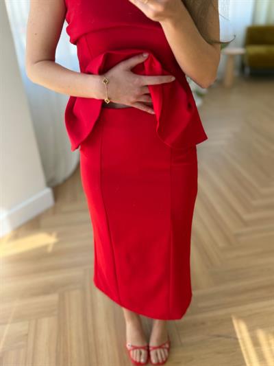 Kırmızı Bluz ve Kalem Etek Takım