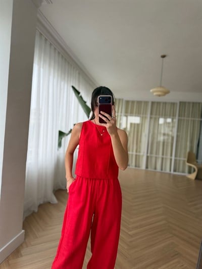 Kırmızı Bluz ve Pantolon Takım