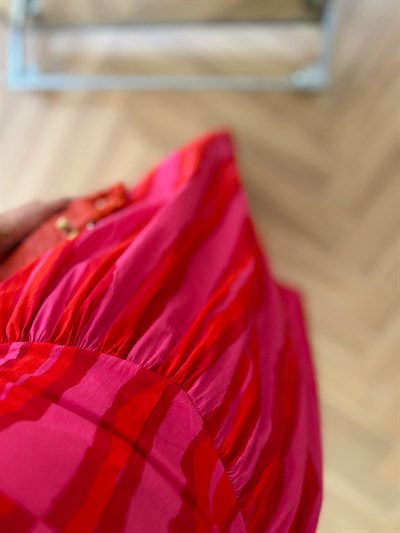 Kırmızı Pembe Çizgili Elbise