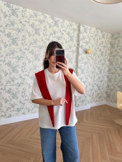 Kırmızı Şal Detaylı Tshırt