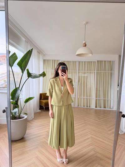 Kısa Kollu Yeşil Ceket-Etek Takım