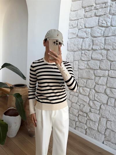 Kolları Düğme Detaylı Çizgili Triko