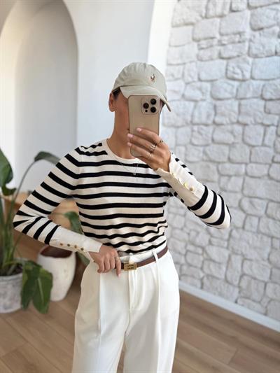 Kolları Düğme Detaylı Çizgili Triko