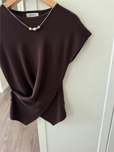 Kolyeli Kahverengi Tasarım Triko Bluz 