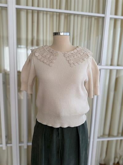 Kroşe Yakalı Ekru Kısa Kollu Triko