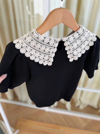 Kroşe Yakalı Siyah Kısa Kollu Triko