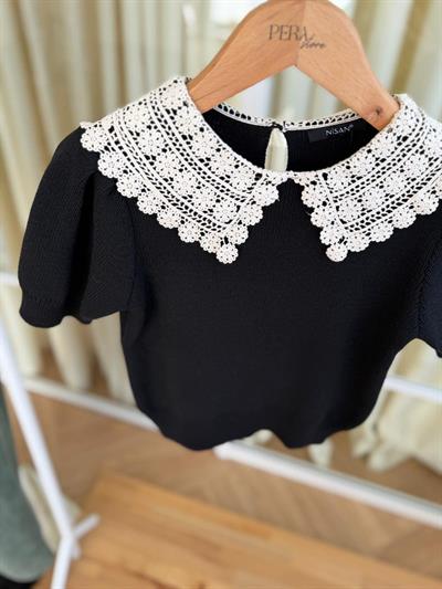 Kroşe Yakalı Siyah Kısa Kollu Triko